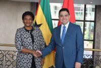 La ministre des Affaires étrangères de Sao Tomé-et-Principe, Ilza Maria dos Santos Amado Vaz, et le ministre marocain Nasser Bourita lors de leur rencontre à Rabat.