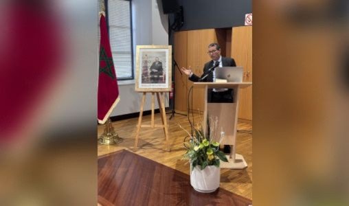 Sahara Marocain : Toulouse éclaire les racines historiques et la légitimité juridique 3 Le directeur de l'Institut Royal pour la recherche sur l'histoire du Maroc, Rahal Boubrik, s'exprimant lors d'une conférence à Toulouse sur la marocanité du Sahara.