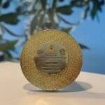 Bouteille d'huile d'olive Kalea de Lesieur Cristal, primée au Concours National des Huiles d'Olive du SIAM 2026, avec un trophée et un arrière-plan évoquant l'agriculture marocaine.