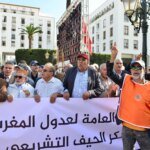 Des adouls manifestent à Rabat le 9 novembre 2023, concernés par la nouvelle taxation et les dispositions du projet de loi.