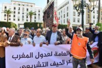 Des adouls manifestent à Rabat le 9 novembre 2023, concernés par la nouvelle taxation et les dispositions du projet de loi.