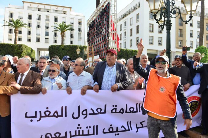 Des adouls manifestent à Rabat le 9 novembre 2023, concernés par la nouvelle taxation et les dispositions du projet de loi.