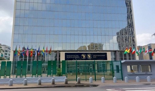 Vue aérienne de champs irrigués au Maroc, symbolisant la modernisation agricole et la gestion de l'eau.