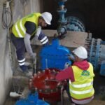 Une image illustrant la distribution d'eau potable ou un paysage urbain de Casablanca-Settat, avec un focus sur la préservation de l'eau.