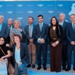 Vue d'une table ronde lors de la rencontre littéraire maroco-espagnole à Alicante, avec des intervenants et le public.