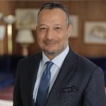 Omar Chaabi, président de l'APIC, s'exprimant sur la nécessité de mesures antidumping pour l'industrie céramique marocaine face aux importations indiennes.