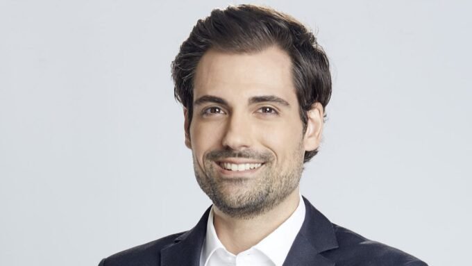 Arnaud Floris, directeur Afrique de Bpifrance, en portrait professionnel, symbolisant le dynamisme du commerce français en Afrique.