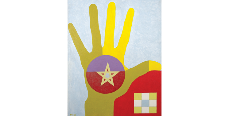 Vue d'ensemble d'une salle de vente aux enchères d'art, avec des œuvres majeures d'artistes marocains et internationaux exposées.