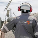 Anas Sefrioui, PDG de CIMAF, et le président gabonais Brice Clotaire Oligui Nguema lors de la signature de l'accord d'investissement de 40 millions d'euros pour la cimenterie au Gabon.