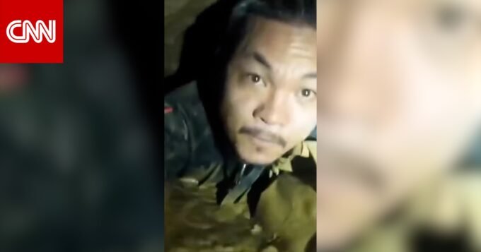 غواص إنقاذ داخل كهف غمرته المياه في لاوس يبحث عن مفقودين