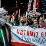 صورة لأسطول مساعدات إنسانية في عرض البحر