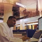 خريطة دول الخليج العربي مع التركيز على مضيق هرمز، تظهر حركة السفن التجارية وناقلات النفط.