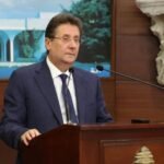 صورة للنائب إبراهيم كنعان يتحدث عن الوضع اللبناني