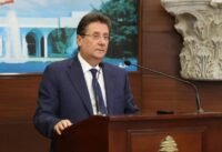 صورة للنائب إبراهيم كنعان يتحدث عن الوضع اللبناني