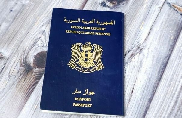 الجواز السوري: استمرار التراجع في مؤشر حرية التنقل العالمي لعام 2026 6 صورة لجواز سفر سوري يرمز لتحديات السفر والقيود المفروضة على حرية التنقل