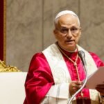 الفاتيكان يخطو نحو تنظيم الذكاء الاصطناعي: تشكيل لجنة متخصصة ومنشور بابوي مرتقب 6 صورة تمثل تقاطع التكنولوجيا والدين، مع رموز للذكاء الاصطناعي والفاتيكان، بالإضافة إلى خرائط للمناطق الجغرافية المذكورة في الأخبار.