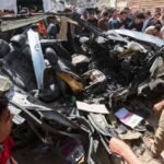 صورة مركبة تعبر عن قضايا الشرق الأوسط والعلاقات الدولية، تشمل رموزاً للتكنولوجيا والسياسة.