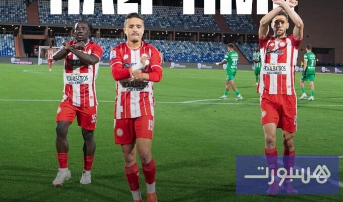 لاعبو الكوكب المراكشي يحتفلون بهدف الفوز ضد أولمبيك الدشيرة