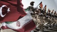 صورة توضيحية لخريطة تركيا مع إشارة إلى النفوذ الإيراني أو شعار الحرس الثوري.