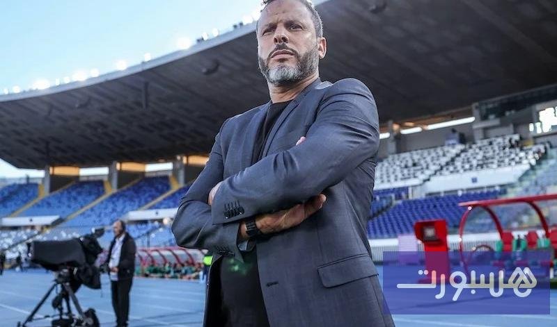 مدرب الوداد محمد بنشريفة ومدرب حسنية أكادير هلال الطير خلال مؤتمر صحفي بعد مباراة الدوري الاحترافي.