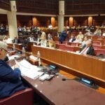 صورة توضيحية لمجلس النواب المغربي أو خريطة إدارية للجهات في المغرب، تعكس مفهوم اللامركزية والتنمية الجهوية.
