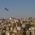 صورة توضيحية لشبكة إنترنت مع إشارة إلى الحجب في الأردن