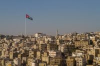 صورة توضيحية لشبكة إنترنت مع إشارة إلى الحجب في الأردن
