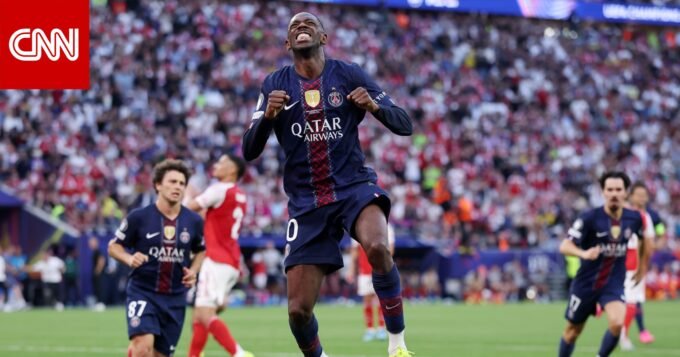 لاعبي باريس سان جيرمان يحتفلون بلقب دوري أبطال أوروبا بعد الفوز على أرسنال.