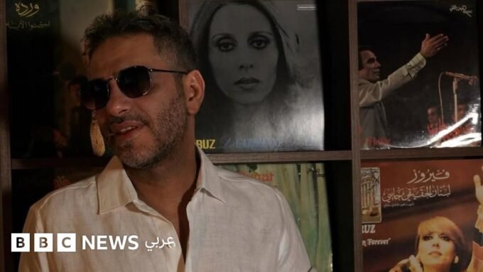صورة فضل شاكر مع ابنه محمد خلال تصوير أغنية 'كيفك عا فراقي'