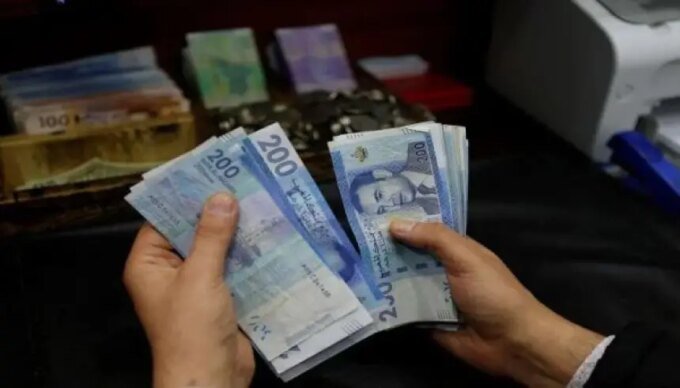 صورة لمتقاعدين مغاربة يطالبون بتحسين ظروفهم المعيشية ومعاشاتهم