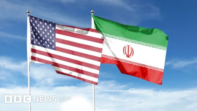 إيران تعلن عن "استنتاجات" في محادثات واشنطن وتنفي رسوم هرمز، ولبنان يطالب بالانسحاب الإسرائيلي وسط تصعيد 9 صورة للعلمين الإيراني والأمريكي، وسفينة راسية في مضيق هرمز، وجنود إسرائيليون على الحدود اللبنانية.