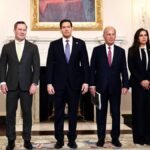 صورة تظهر جولة المحادثات المباشرة الأولى بين لبنان وإسرائيل برعاية أميركية في 14 أبريل الماضي، مع مسؤولين يجلسون حول طاولة.