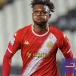 جوزيف باكاسو لاعب الوداد الرياضي يحتفل بهدفه في مرمى الرجاء خلال ديربي الدار البيضاء.