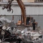 جرافات إسرائيلية تهدم متاجر فلسطينية في العيزرية بالضفة الغربية