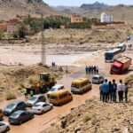 صورة تظهر طريقاً متضررة بفعل الأمطار الغزيرة في منطقة الجنوب الشرقي للمغرب، مع ارتفاع منسوب المياه.
