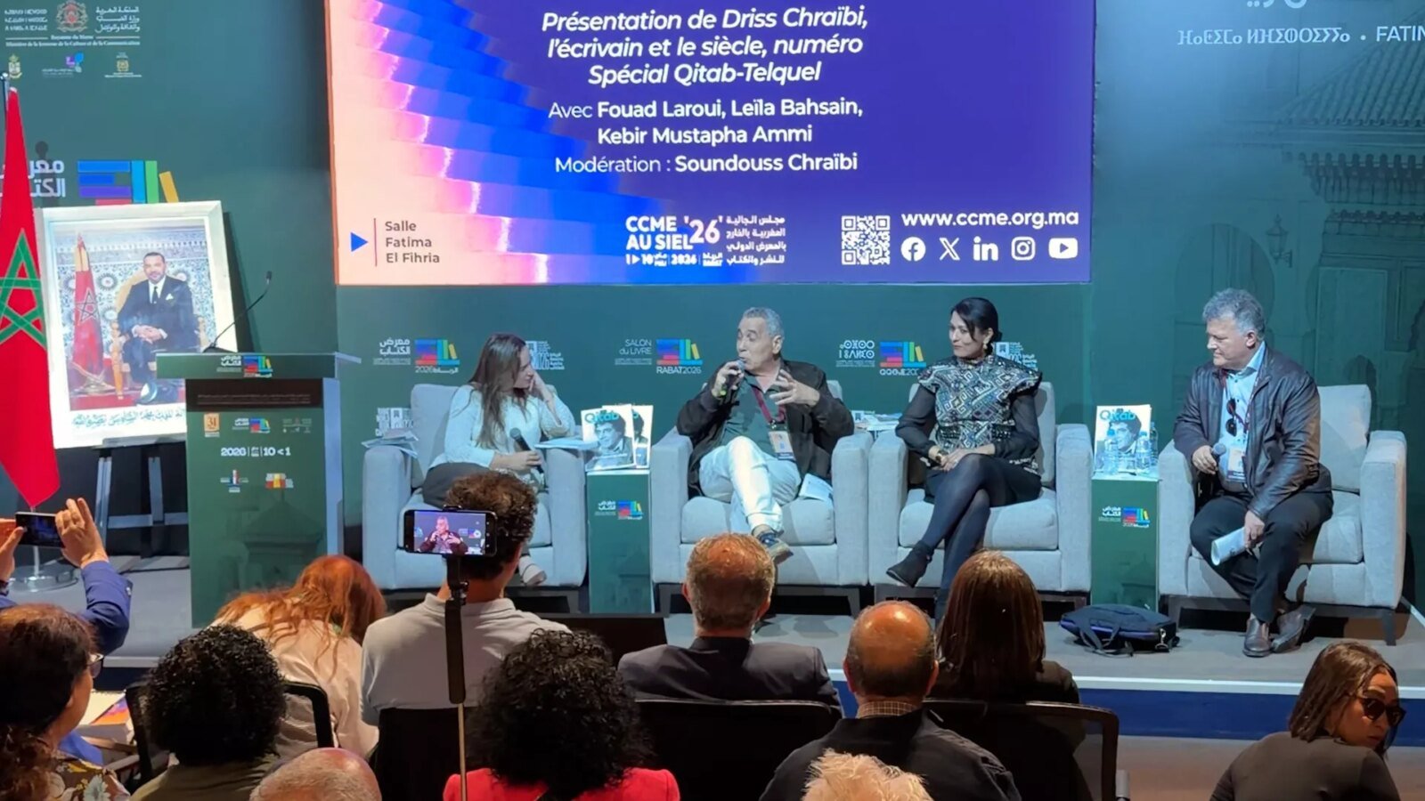 La journaliste Soundouss Chraïbi et les écrivains Fouad Laroui, Kebir Mustapha Ammi et Leïla Bahsaïn lors de l'hommage à Driss Chraïbi au SIEL.