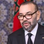 Le Roi Mohammed VI, un geste de clémence symbolisant la fraternité entre le Maroc et le Sénégal lors de la CAN 2025.