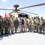 Hélicoptères de combat Apache AH-64E des Forces Armées Royales lors de la cérémonie de réception au Maroc.