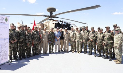 Hélicoptères de combat Apache AH-64E des Forces Armées Royales lors de la cérémonie de réception au Maroc.