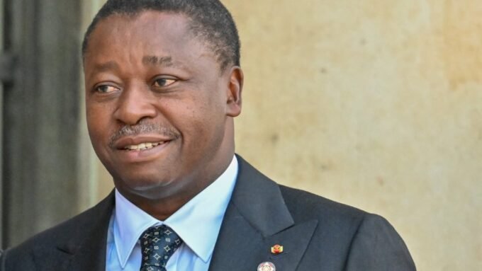Le Togo Ouvre Ses Portes : L'Afrique Unie par la Suppression des Visas 4 Le président togolais, Faure Gnassingbé, à Paris, à l'occasion de la Conférence pour la paix et la prospérité dans la région des Grands Lacs, le 30 octobre 2025.