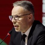 Mohamed Ouahbi annonce la liste des 26 Lions de l'Atlas pour la Coupe du Monde 2026, mélangeant vétérans et jeunes talents.