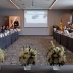 Khalid Zerouali et Virginia Barcones Sanz lors de la réunion de la Commission mixte maroco-espagnole à Tanger, discutant des préparatifs de l'Opération Marhaba 2026.