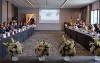 Khalid Zerouali et Virginia Barcones Sanz lors de la réunion de la Commission mixte maroco-espagnole à Tanger, discutant des préparatifs de l'Opération Marhaba 2026.