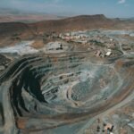 Vue aérienne de la mine d'Imiter, un site minier important au Maroc, illustrant l'activité extractive.