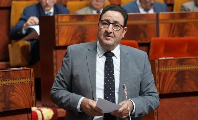 Maroc : Le TGV Kénitra-Marrakech sur les rails pour 2029, l'extension vers Agadir en quête de financements 9 Un train à grande vitesse marocain (Al Boraq) sur les rails, symbolisant l'expansion du réseau.