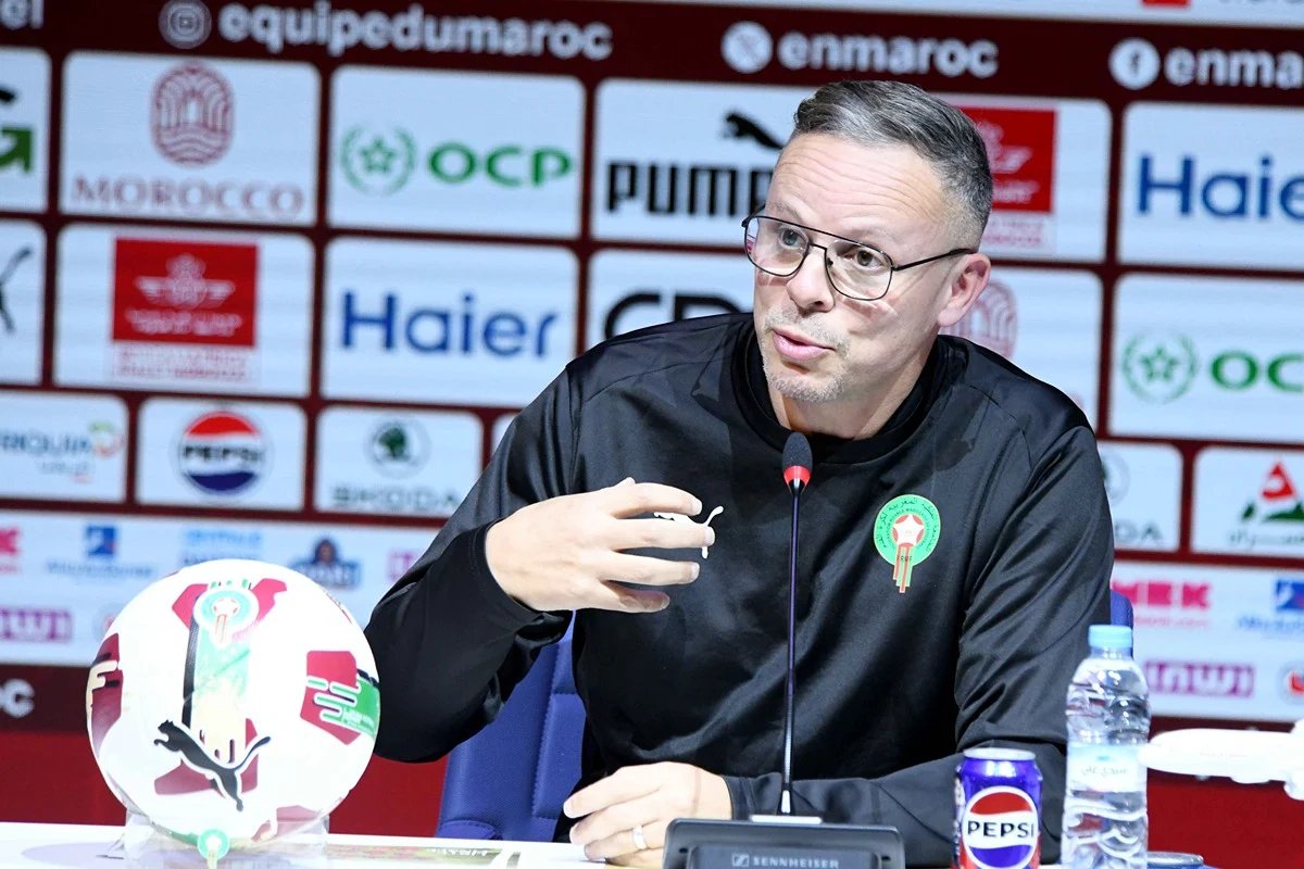 Mohamed Ouahbi, sélectionneur national, annonçant la liste des 26 joueurs marocains pour le Mondial 2026 au Complexe Mohammed-VI.