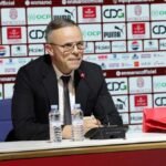 Mohamed Ouahbi, sélectionneur de l'équipe nationale du Maroc, lors de l'annonce de la liste des joueurs pour la Coupe du monde 2026.
