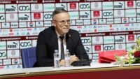 Mohamed Ouahbi, sélectionneur de l'équipe nationale du Maroc, lors de l'annonce de la liste des joueurs pour la Coupe du monde 2026.