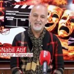 Portrait de Nabil Atif, l'acteur marocain, invité du 'Visage du mois' d'ALM, souriant et élégant.