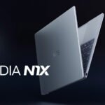 Un ordinateur portable Dell XPS stylisé, avec des éléments visuels évoquant la puissance des puces ARM et du GPU Nvidia N1X, sur un fond futuriste.